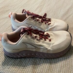 Altra Outroad Women’s size 8.5